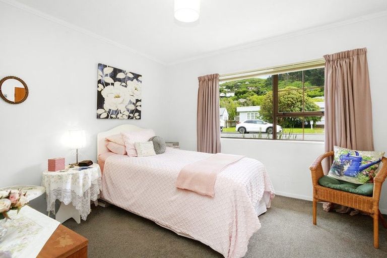 Photo of property in 16 Rossiter Street, Tawa, Wellington, 5028