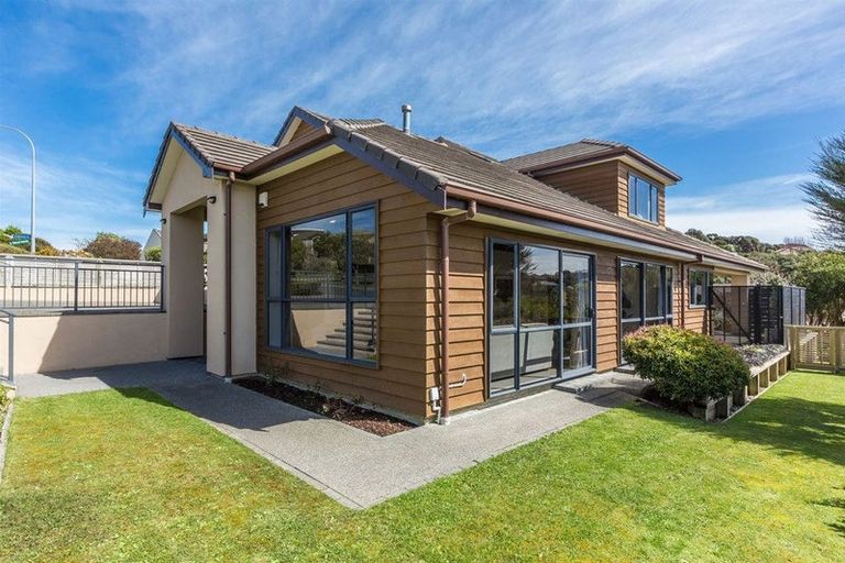Photo of property in 28 Navigation Drive, Whitby, Porirua, 5024