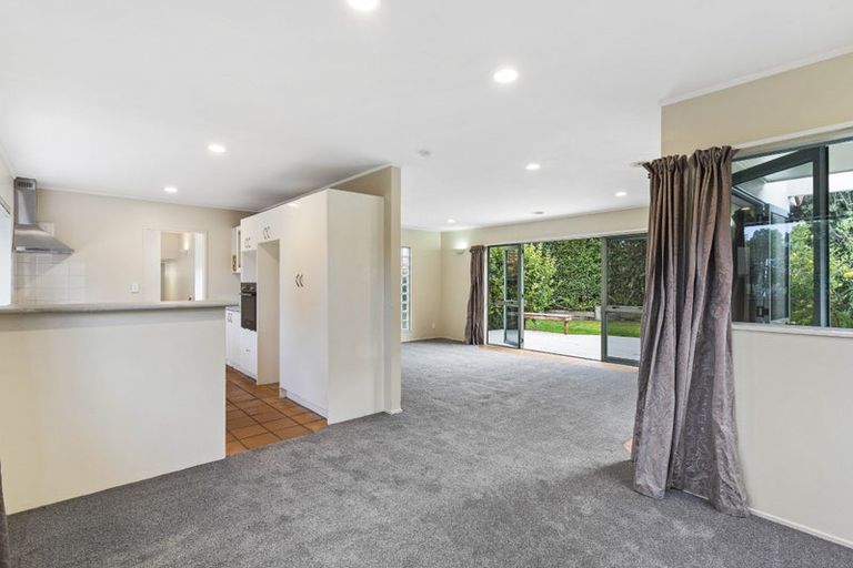 Photo of property in 1 Halldene Terrace, Red Beach, 0932