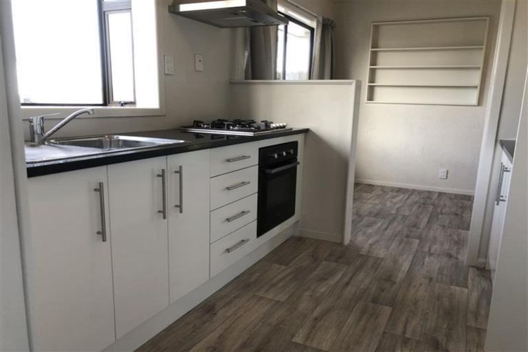 Photo of property in 77 Tidal Road, Mangere, Auckland, 2022