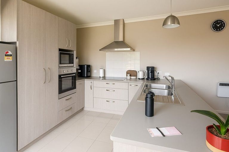 Photo of property in 16 Chalgrove Road, Huntington, Hamilton, 3210