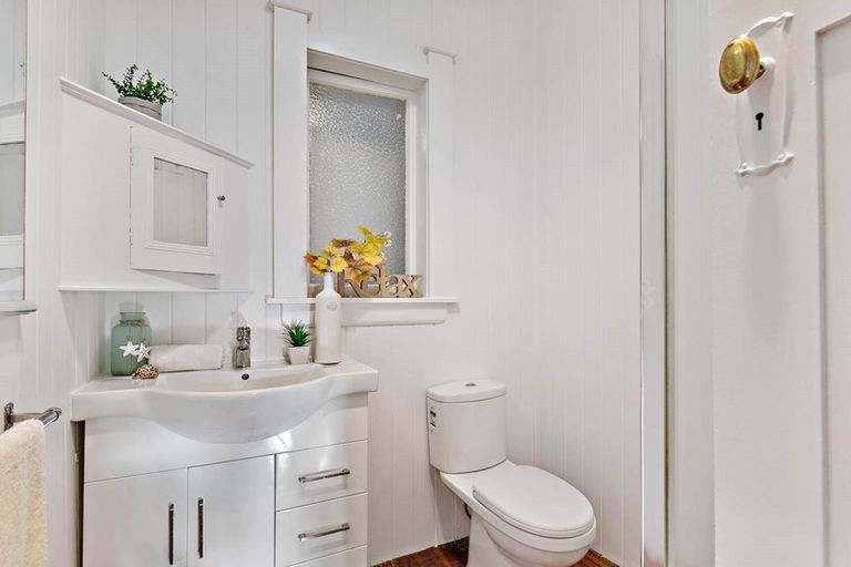 Photo of property in 118a Hutchinson Avenue, New Lynn, Auckland, 0600