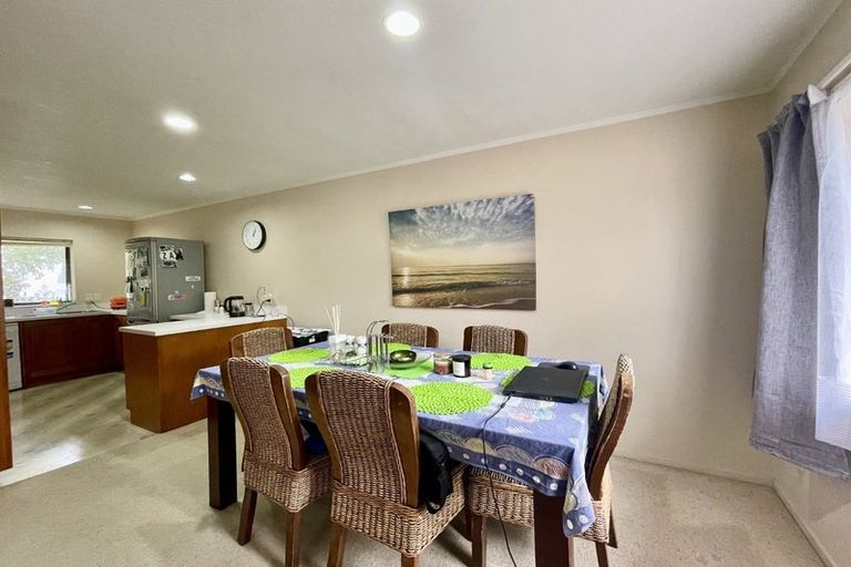 Photo of property in 1/1 Seaford Place, Murrays Bay, Auckland, 0630