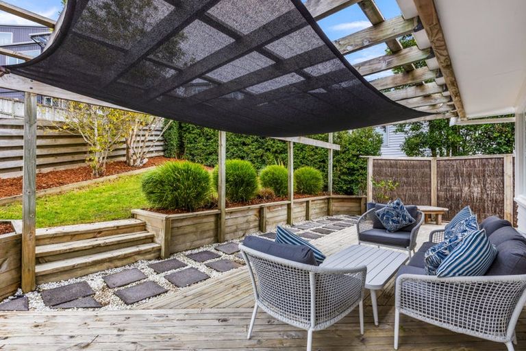 Photo of property in 1/21 Deuxberry Avenue, Northcote, Auckland, 0627