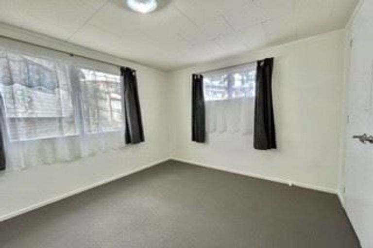 Photo of property in 48 Candia Road, Swanson, Auckland, 0614