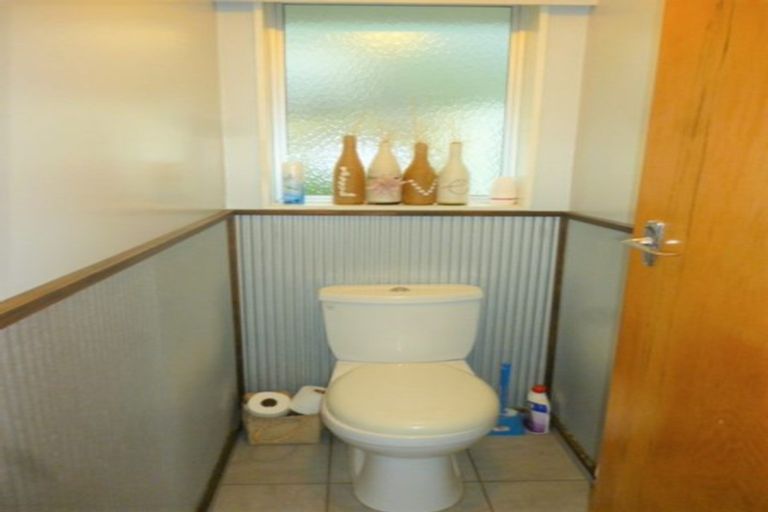 Photo of property in 51 Hampden Street, Picton, 7220