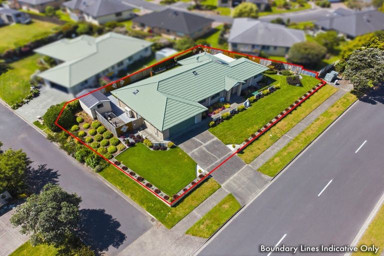 Photo of property in 100 Milne Drive, Paraparaumu, 5032