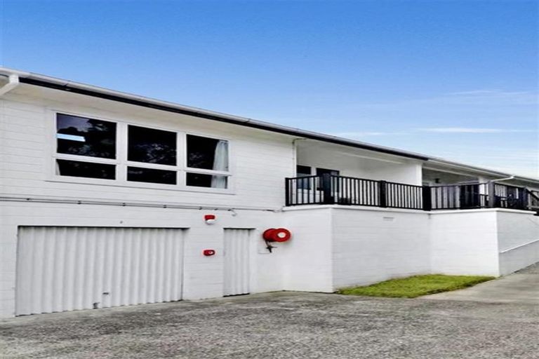 Photo of property in 2/15 Selwyn Crescent, Forrest Hill, Auckland, 0620