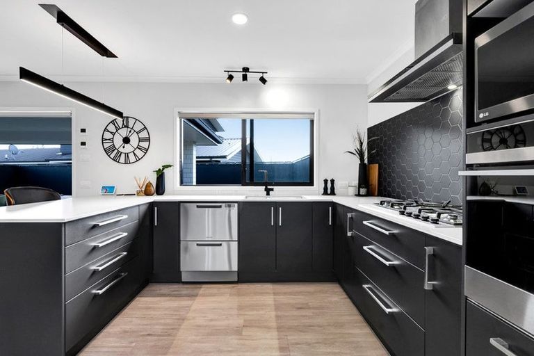 Photo of property in 65 Links Drive, Waiwhakaiho, New Plymouth, 4312