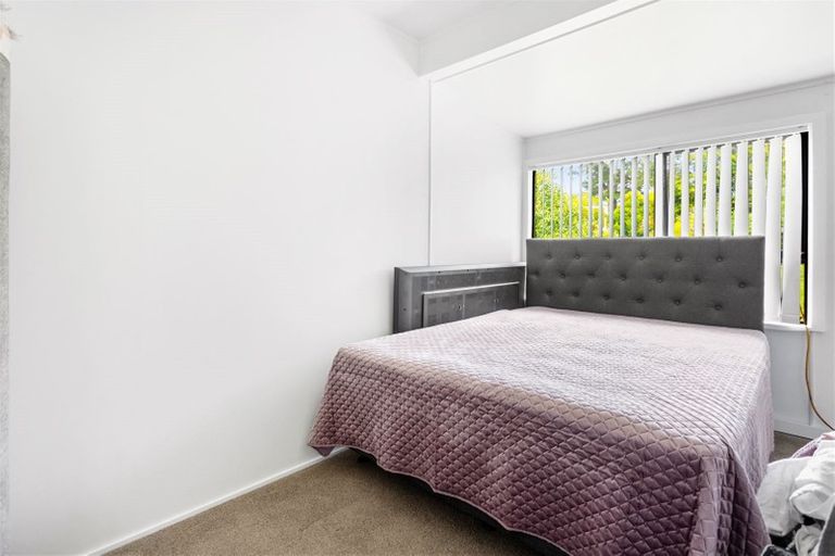 Photo of property in 1/323 Triangle Road, Massey, Auckland, 0614