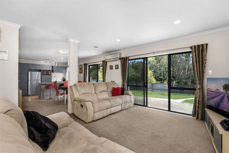 Photo of property in 11 Adair Place, Weymouth, Auckland, 2103