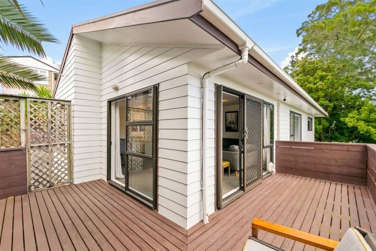 Photo of property in 2/28 Royal Road, Massey, Auckland, 0614