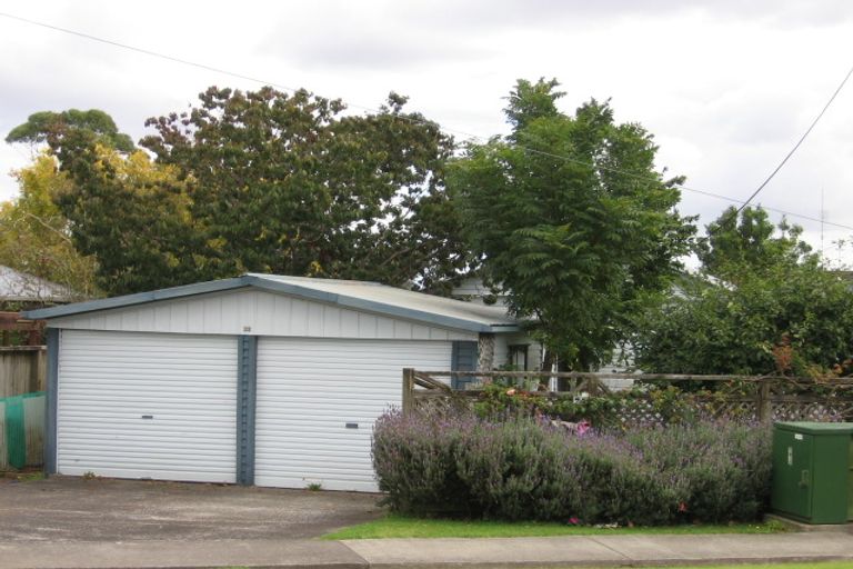 Photo of property in 32 Rambler Crescent, Beach Haven, Auckland, 0626