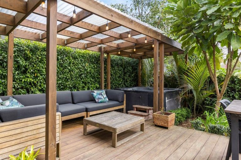 Photo of property in 4 Dorothy Place, Hillcrest, Hamilton, 3216