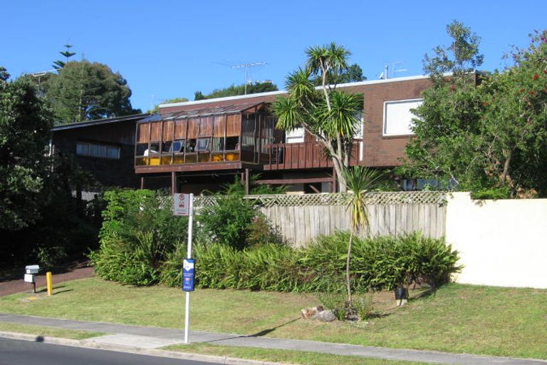 Photo of property in 19 Oaktree Avenue, Browns Bay, Auckland, 0630