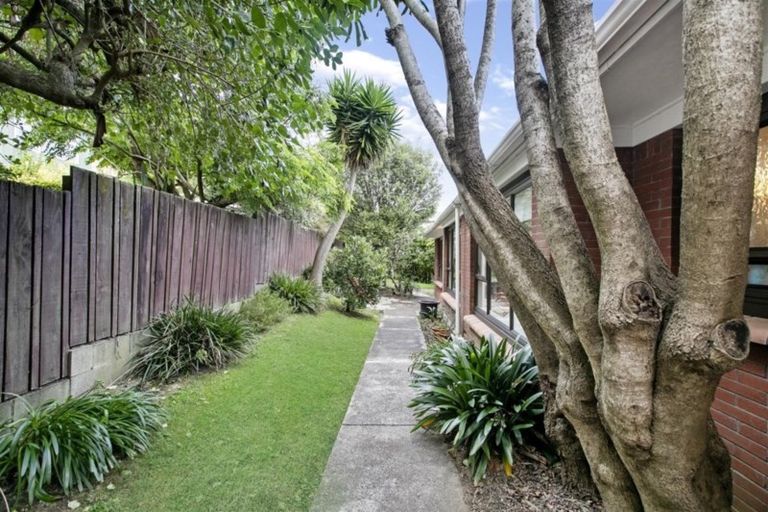 Photo of property in 37 Ridgemount Rise, Mangere Bridge, Auckland, 2022