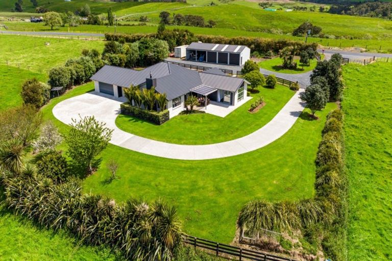 Photo of property in 890 Findlay Road, Pukorokoro / Miranda, Miranda, 2473