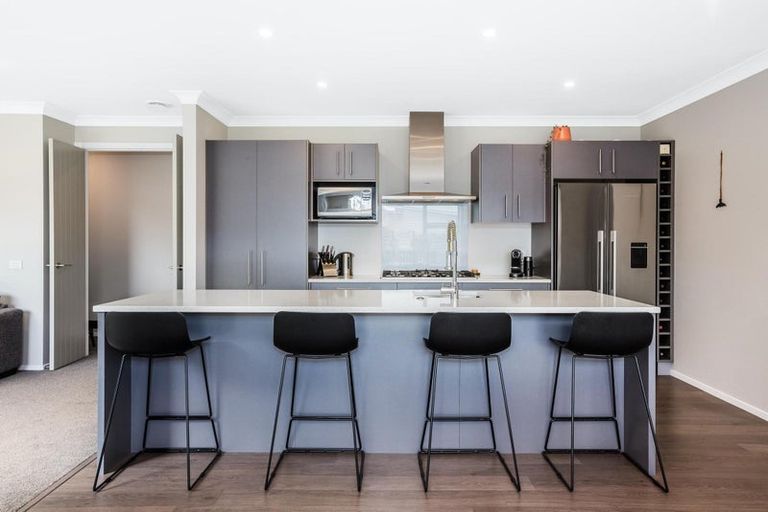 Photo of property in 6 Shoal Place, Whitby, Porirua, 5024