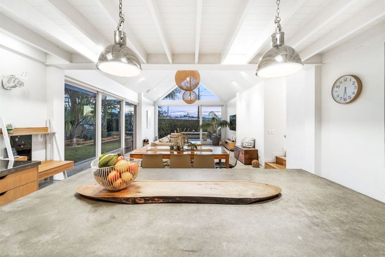 Photo of property in 17 Vincent Road, Northcote Point, Auckland, 0627