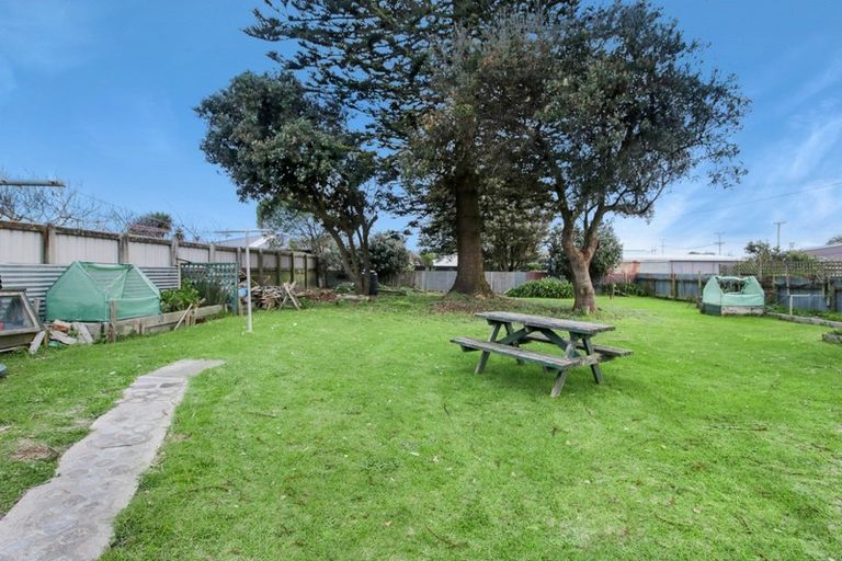 Photo of property in 27 Koputara Road, Himatangi Beach, Foxton, 4891