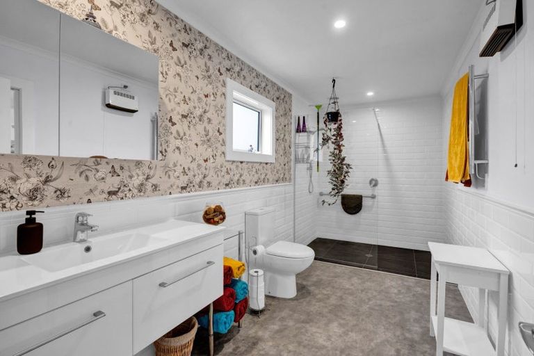 Photo of property in 30 Kahikatea Street, Inglewood, 4330