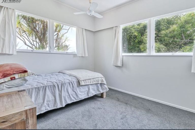 Photo of property in 140 Edmonton Road, Te Atatu South, Auckland, 0610