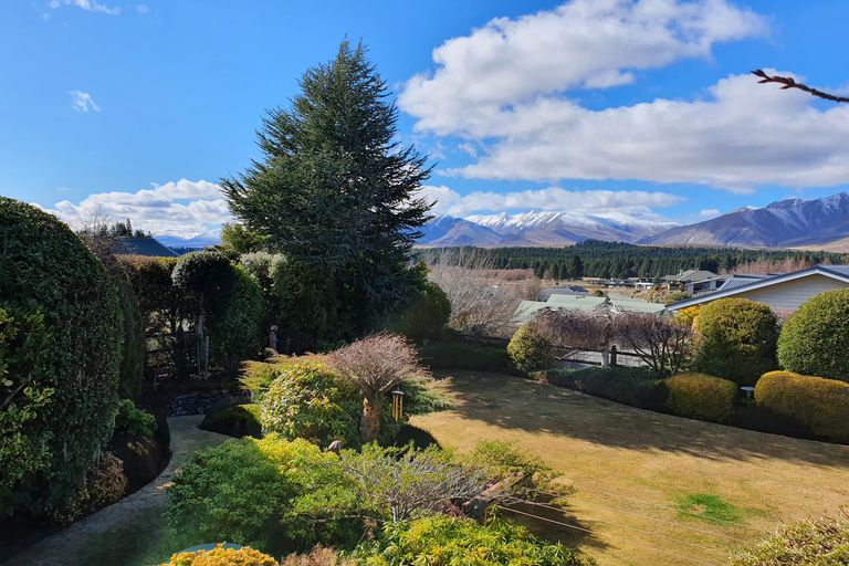 Photo of property in 5 Burnett Place, Lake Tekapo, 7999