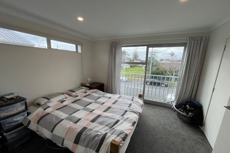 Photo of property in 28a Yeovil Road, Te Atatu Peninsula, Auckland, 0610