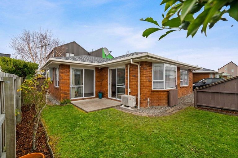 Photo of property in 3/5 Broadbent Street, Riccarton, Christchurch, 8041