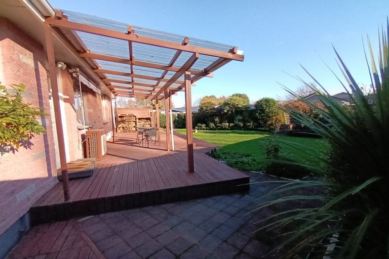 Photo of property in 1 Hughan Place, Carterton, 5713