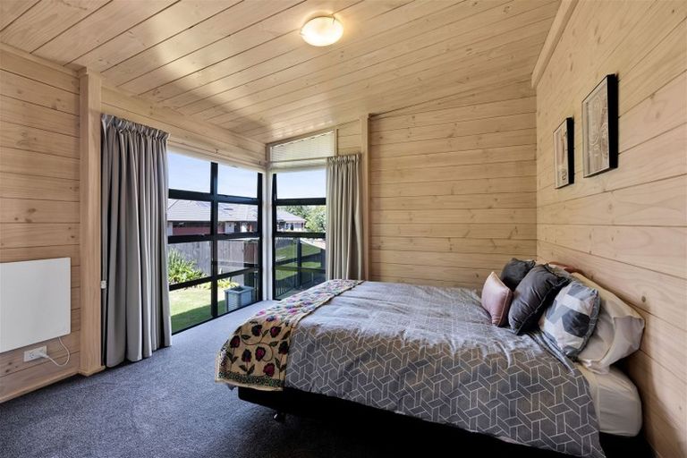 Photo of property in 11 Highfield Place, Highlands Park, New Plymouth, 4312