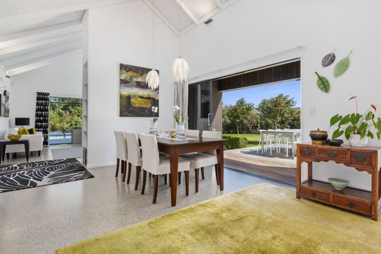 Photo of property in 102 Oxford Street, Martinborough, 5711