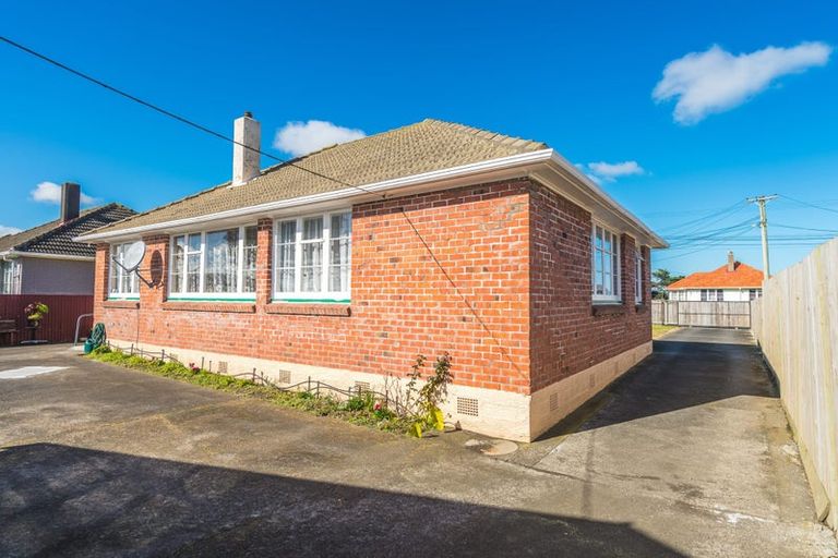 Photo of property in 10 Maire Street, Gonville, Whanganui, 4501