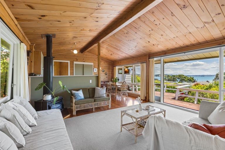 Photo of property in 30 De Luen Avenue, Tindalls Beach, Whangaparaoa, 0930