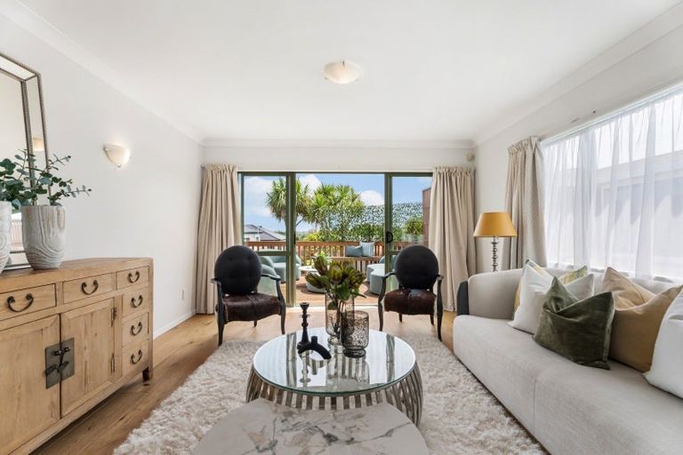 Photo of property in 9a Bradbury Road, Botany Downs, Auckland, 2010