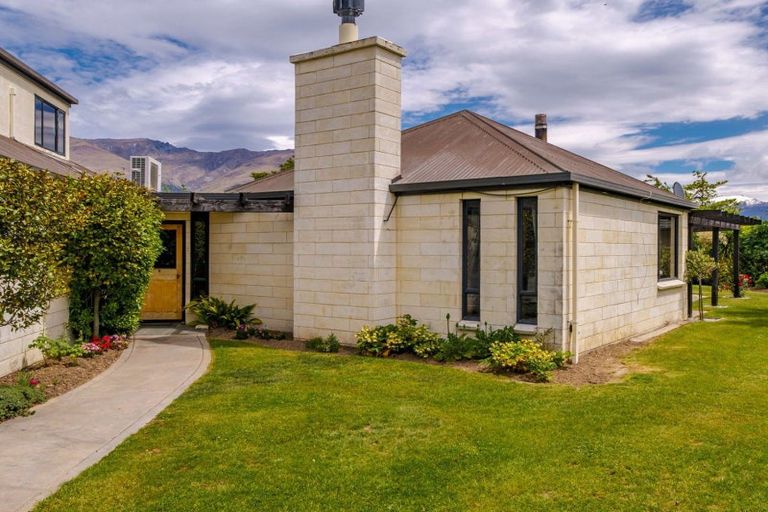 Photo of property in 8 Cherry Court, Wanaka, 9305