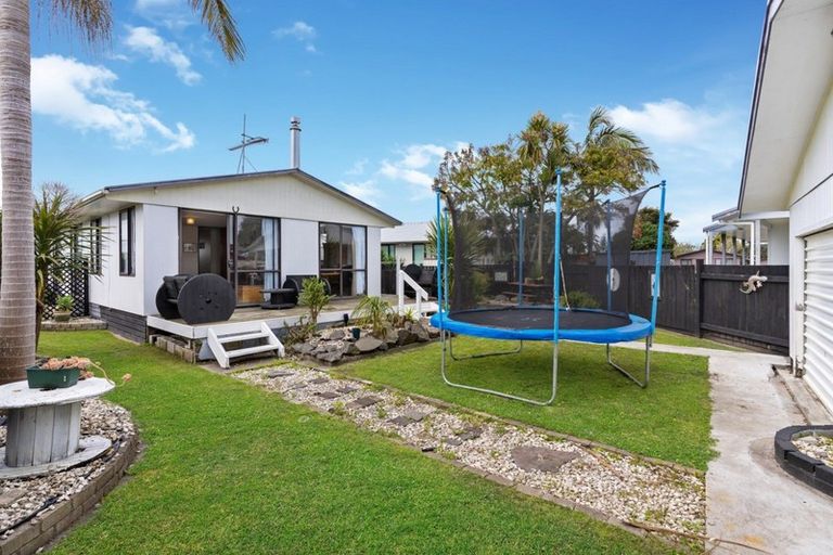 Photo of property in 3b Longstead Avenue, Papamoa Beach, Papamoa, 3118