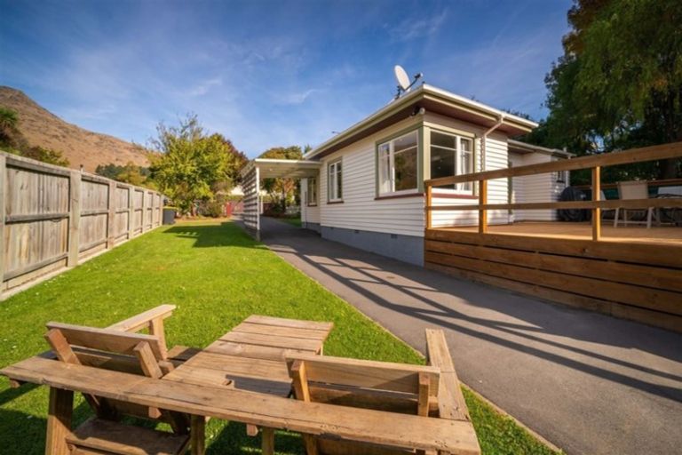 Photo of property in 32 Martindales Road, Heathcote Valley, Christchurch, 8022