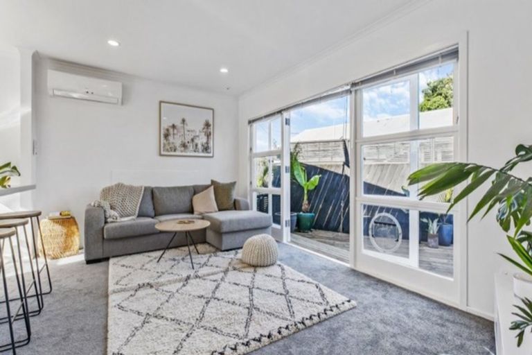 Photo of property in 5 Golf Road, Mount Maunganui, 3116