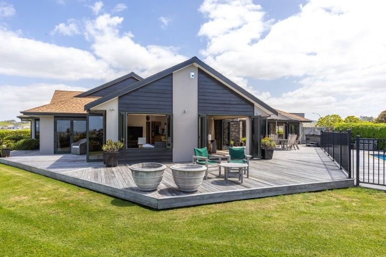 Photo of property in 115 Grand Drive, Orewa, 0931