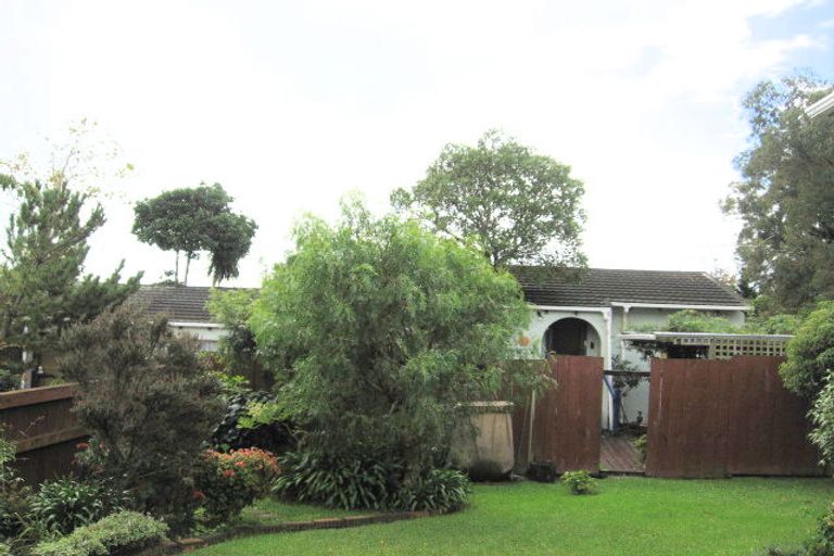 Photo of property in 1/12 Benygloe Place, Highland Park, Auckland, 2010