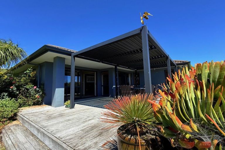 Photo of property in 154 Ohinepanea Road, Pukehina, Te Puke, 3186