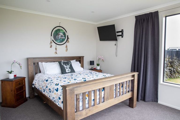 Photo of property in 12 Tui Place, Edendale, Wyndham, 9893