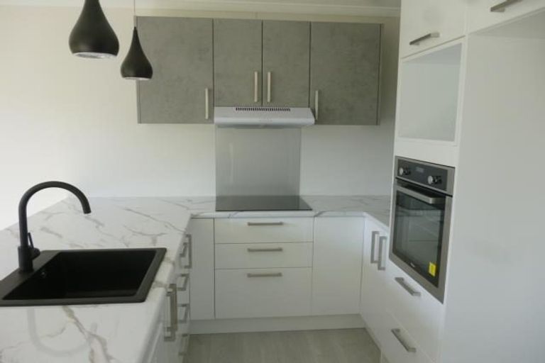 Photo of property in 5n The Esplanade, Eastern Beach, Auckland, 2012