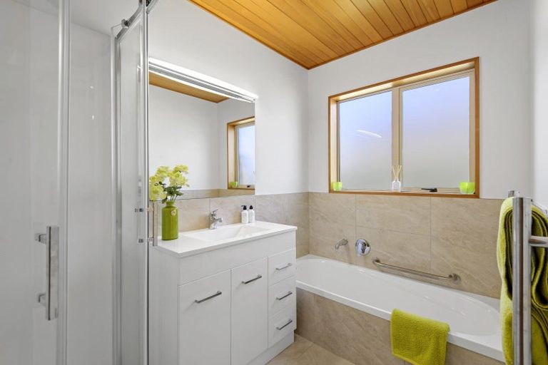 Photo of property in 2/6 Penhelig Place, Burnside, Christchurch, 8053