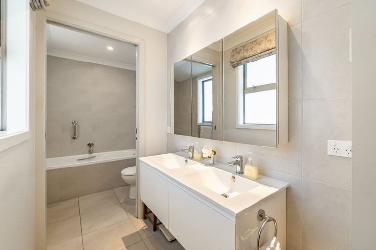 Photo of property in 6 Bateson Way, Heretaunga, Upper Hutt, 5018