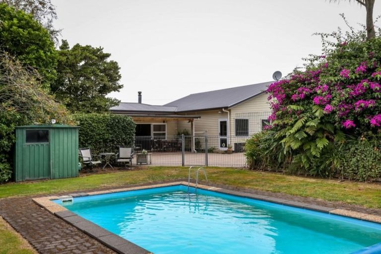 Photo of property in 172 Richmond Road, Lepperton, New Plymouth, 4373