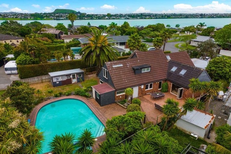 Photo of property in 8 Sanctuary Point, Sunnyhills, Auckland, 2010