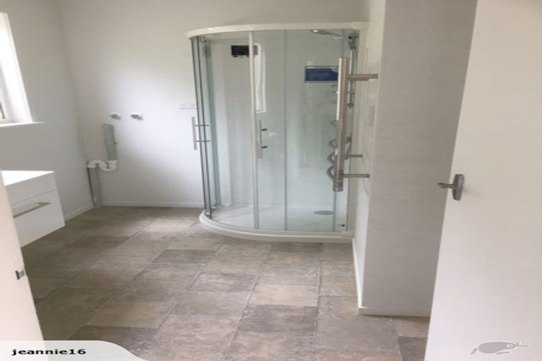 Photo of property in 19 Creswick Terrace, Northland, Wellington, 6012