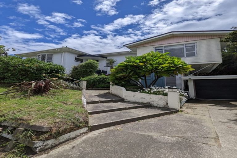 Photo of property in 5 Golf Road, Paraparaumu Beach, Paraparaumu, 5032
